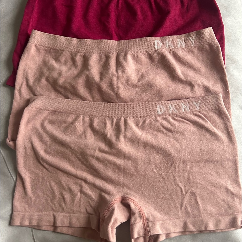 NWOT- DKNY Girl’s Soft Boy shorts briefs. Size Small 6/7